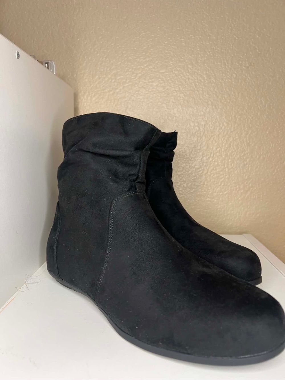 Luoika Black Faux Suede Slouchy Ankle Boots Side Zip Comfort Booties Size 9